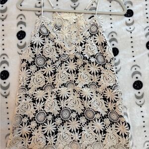 THEPERFEXT Black and Cream Floral Lace Top